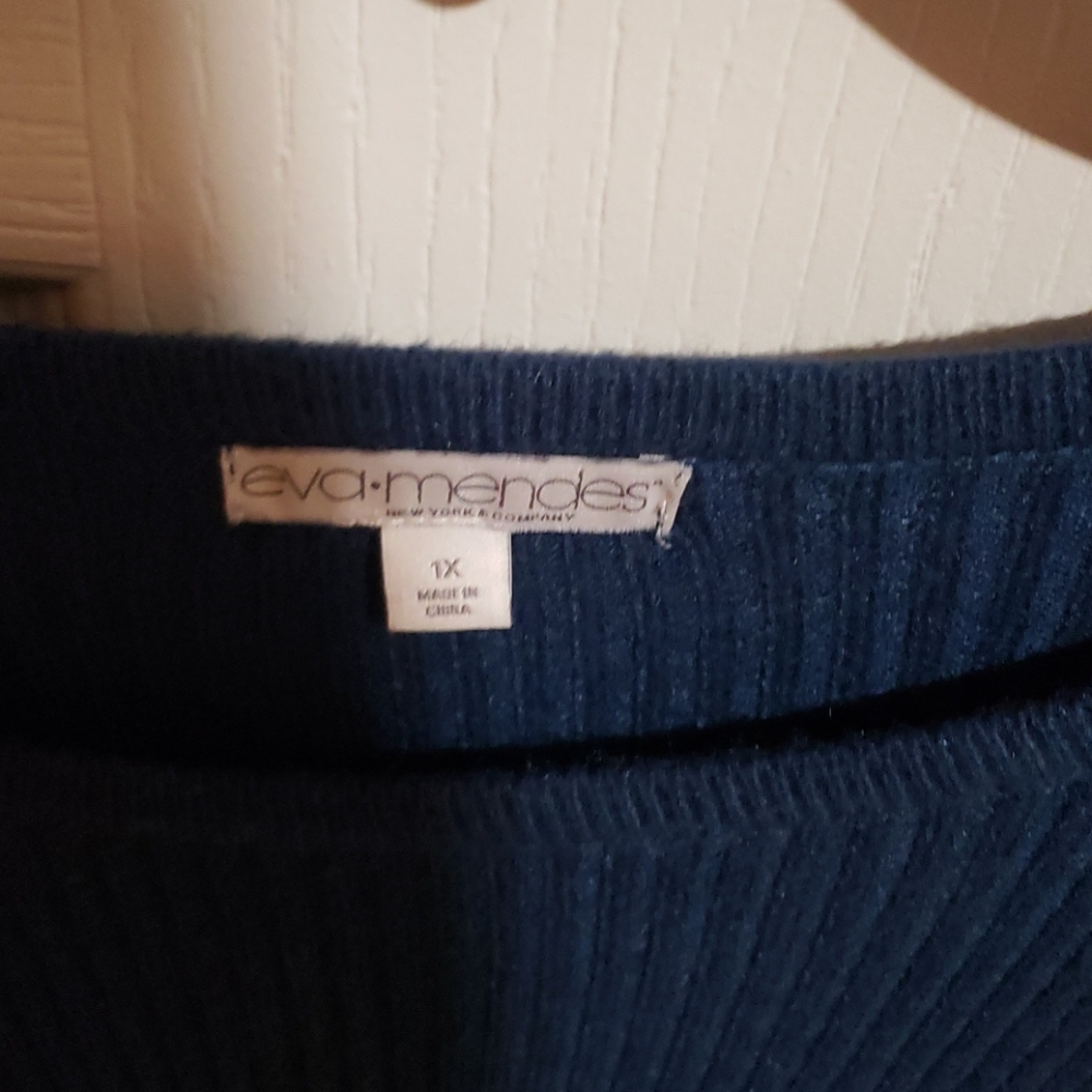 Sweater - Picture 2 of 4